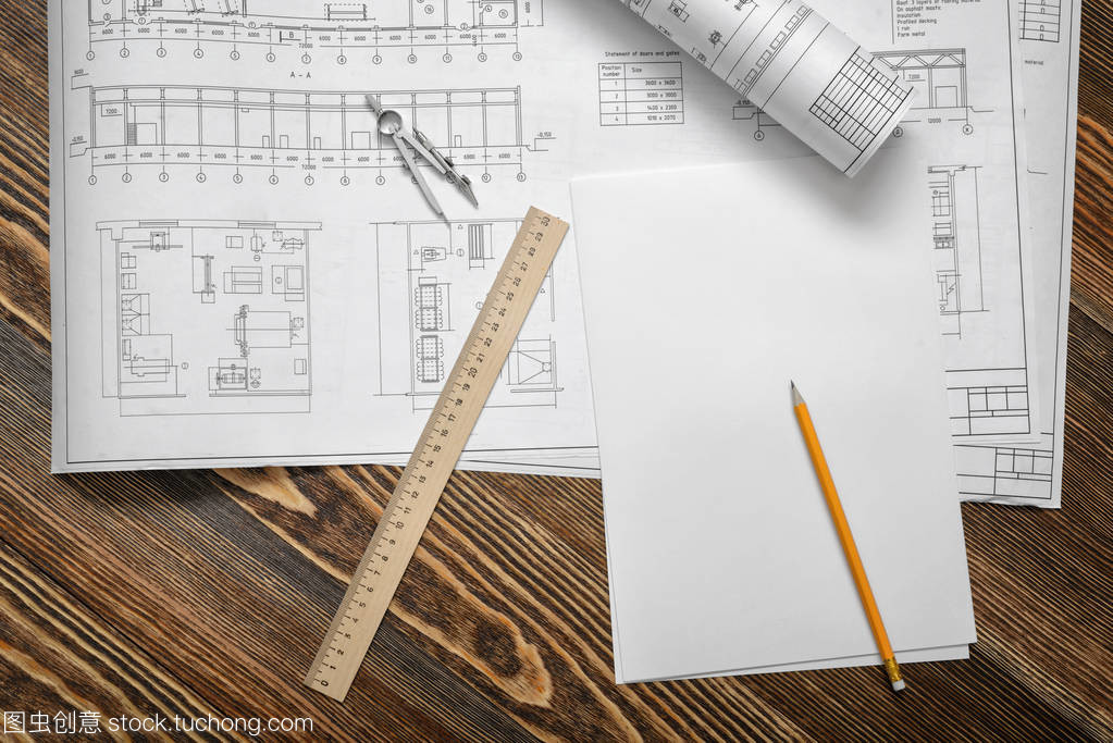 蓝图的诞生 铅笔、尺规与木桌上的建筑梦